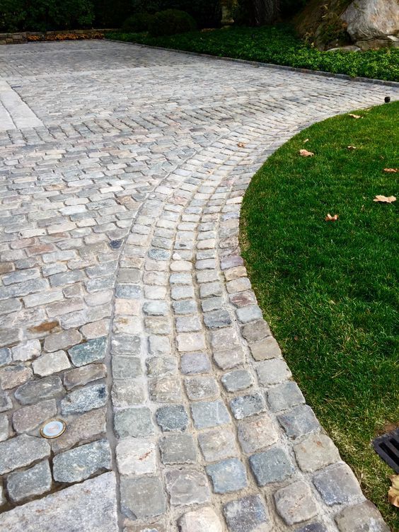 Cobblestone patio design