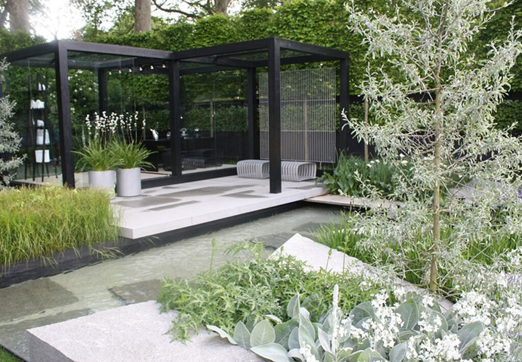 Modern-Backyard-Pergola-shallow-water-contemporary-landscape-design