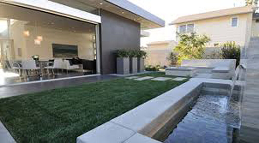 Modern-Backyard-with-Long-Water-Feature