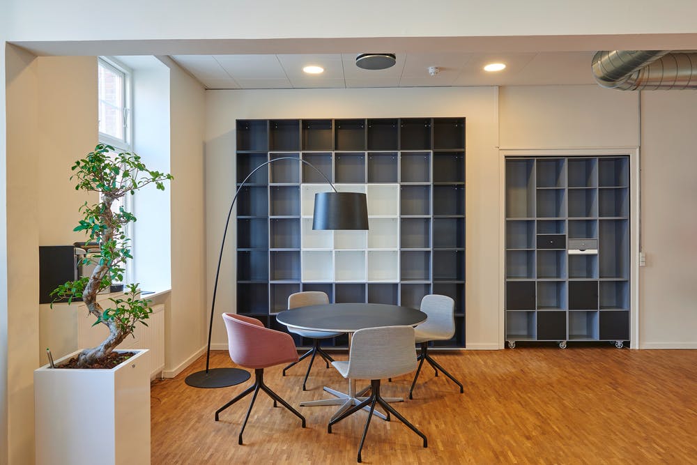 Colour co-ordinated book shelves