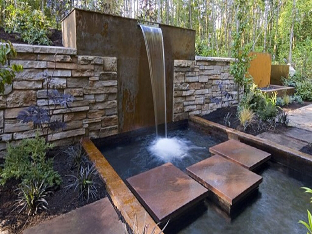 Modern-Backyward-Contemporary-Big-Water-Feature-And-Pond