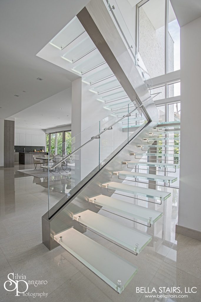Floating glass stairs posted by bellastairs