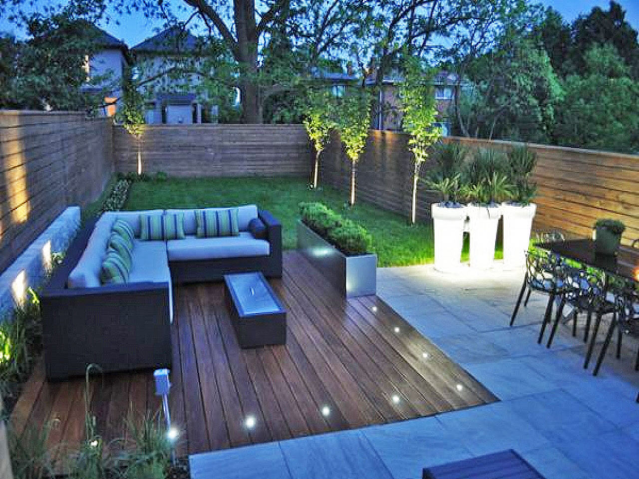 Modern-Backyard-Deck-Design-Ideas-L-Shaped-Sofa-Dining-Area-Green