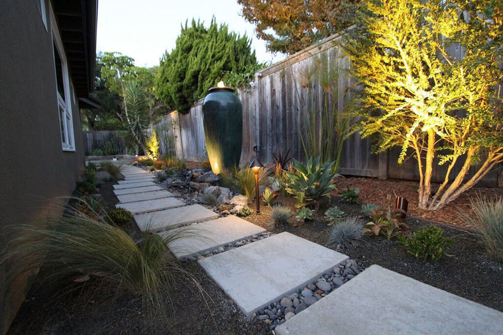 Modern-Backyard-Design-Mid-Century-Water-Feature