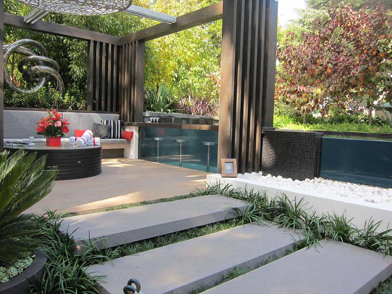 Modern-Backyard-Landscaping-Design-Courtyard-Garden-Raised-Pool