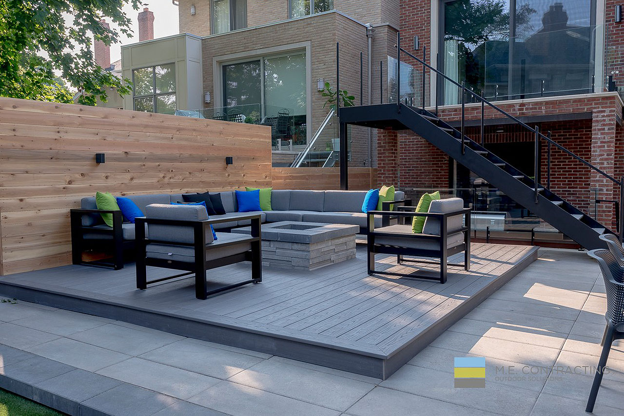 Modern-Backyard-Deck-Design-Seating-Fireplace