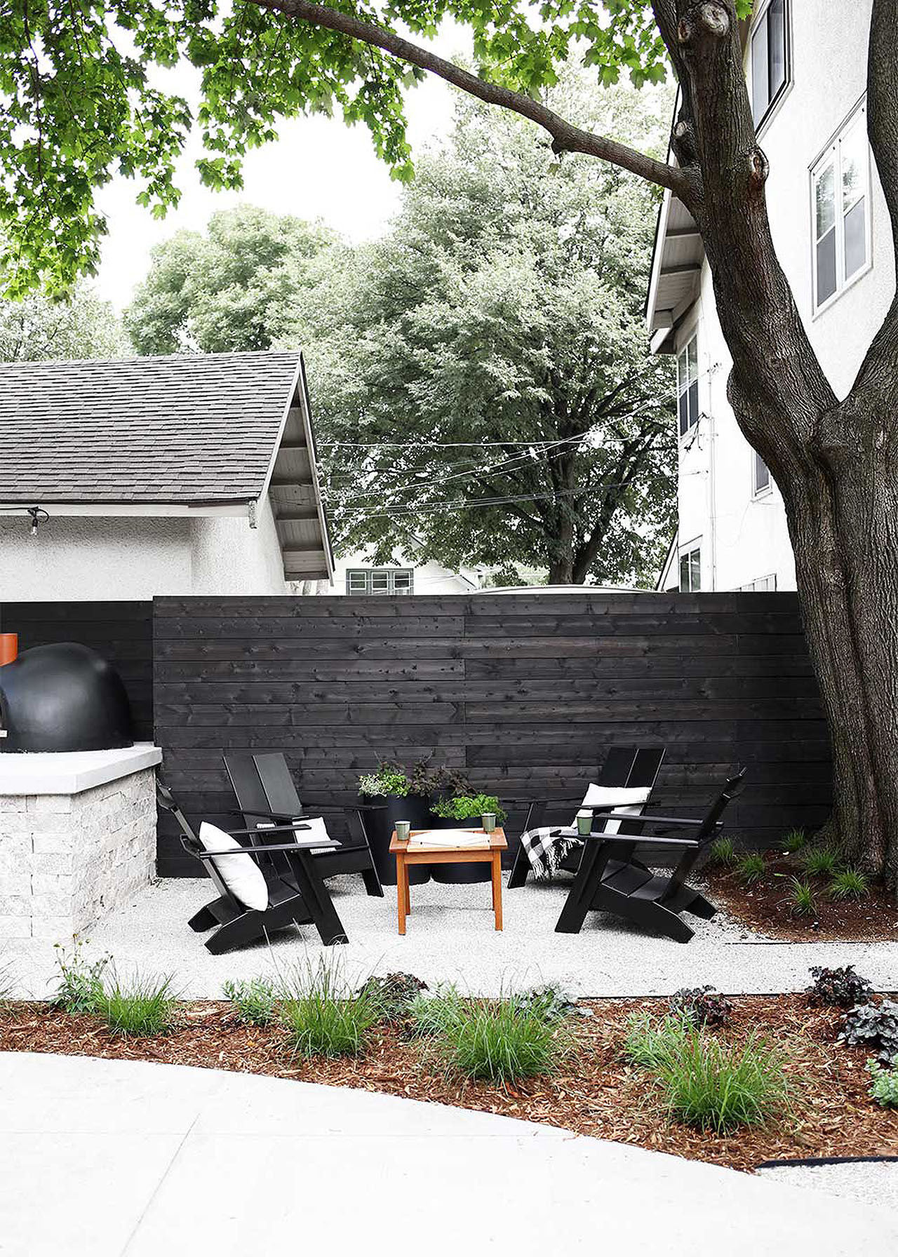 Modern-Backyard-Outdoor-Seating-Area