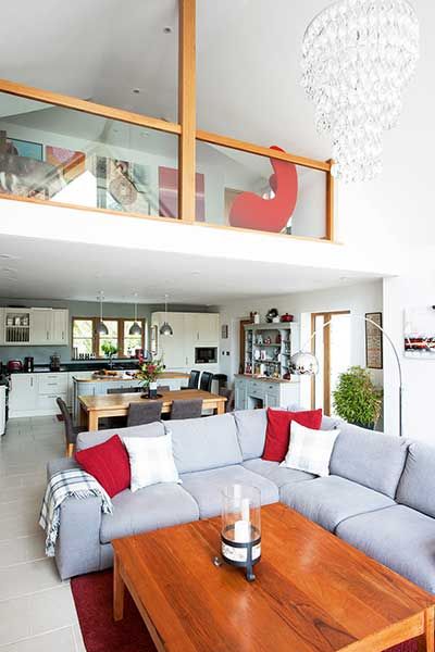 Mezzanine-Lounge-Photo-by-homebuilding-co-uk
