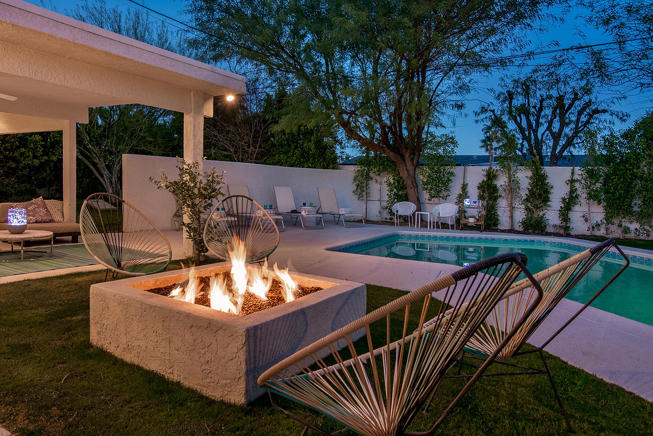 Modern-Backyard-Poolside-Fire-Place-Seats-Loungers