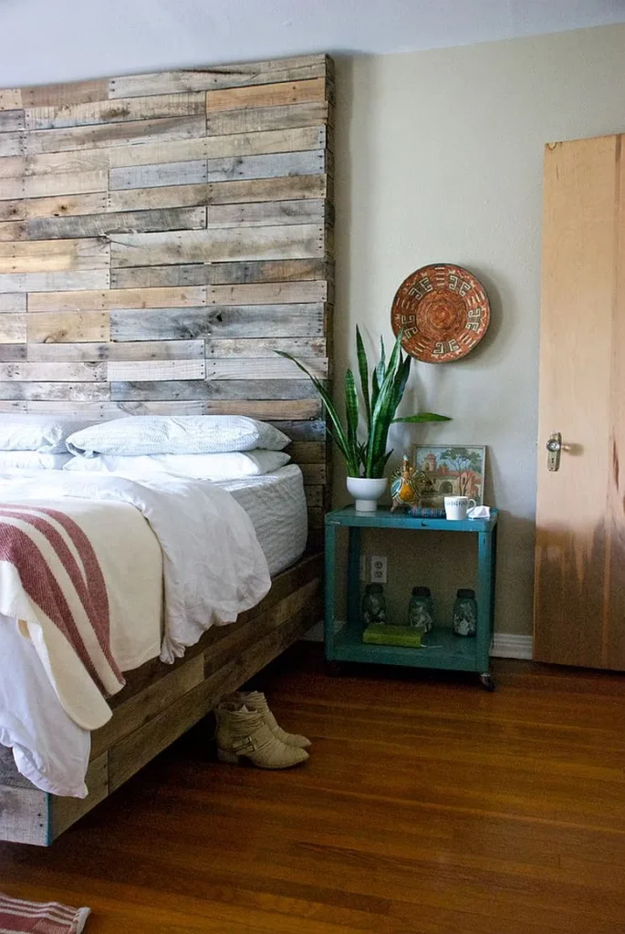 Creative-reclaimed-wood-full-height-headboard-for-contemporary-bed