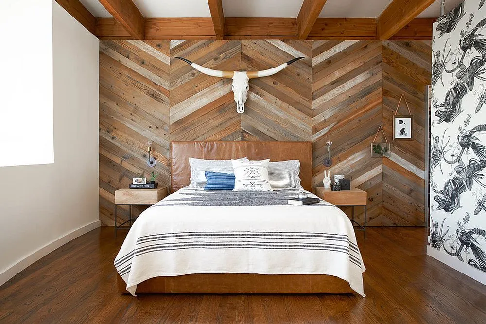 Reclaimed-wood-wall-with-chevron-pattern-in-bedroom