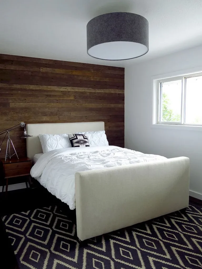 Reclaimed-wood-wall-feature-for-the-contemporary-bedroom