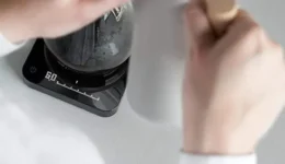 Acaia-Pearl-Smart-Scale-In-Action